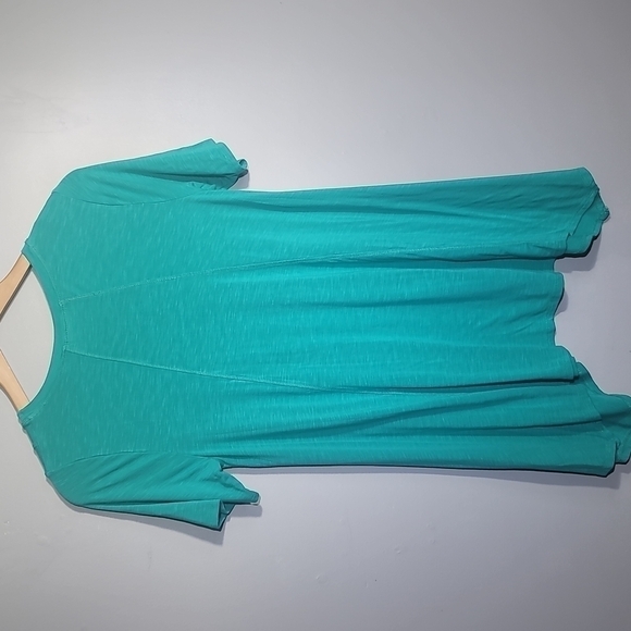 Logo by Lori Goldstein Slub Knit Asymmetrical Hem Top - Picture 7 of 9